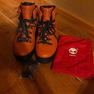 Supreme X Timberland world Hiker Boot Orange